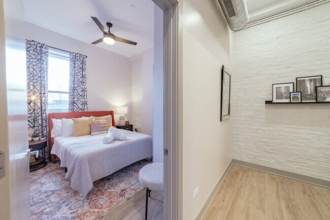 Building Photo - 1954 W North Ave