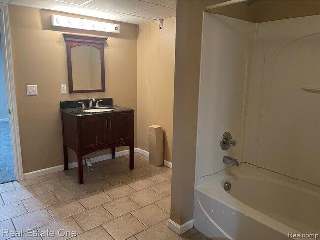 Building Photo - 2519 Westmont Cir