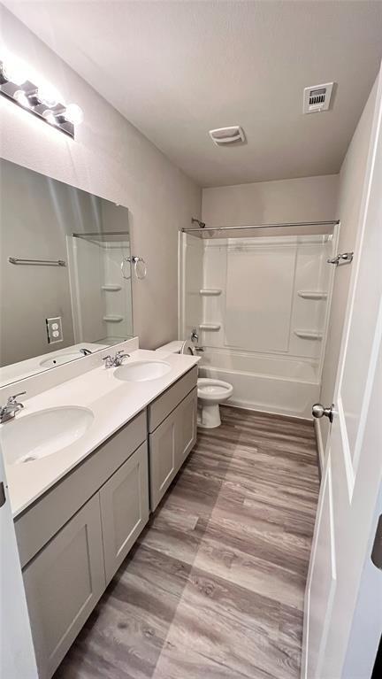 Building Photo - 600 Knopper St