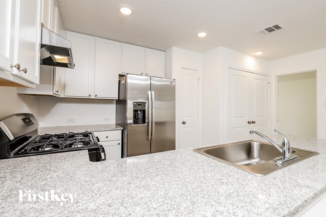 Building Photo - 10407 McClintock Dr
