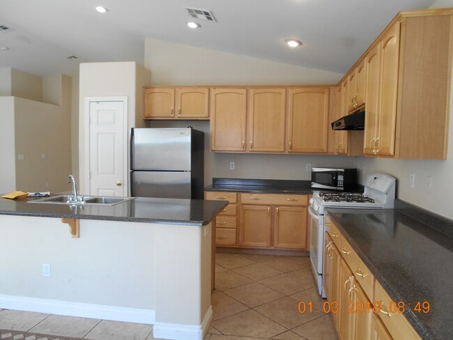 Building Photo - SPACIOUS Single Story in NLV!