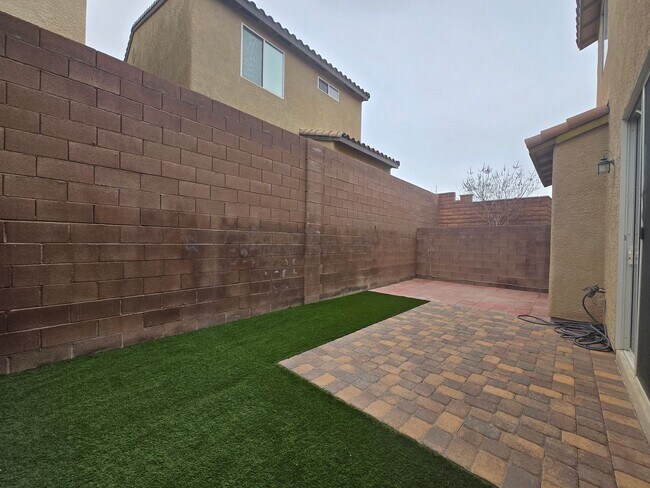 Building Photo - Beautiful Mountain's Edge Community