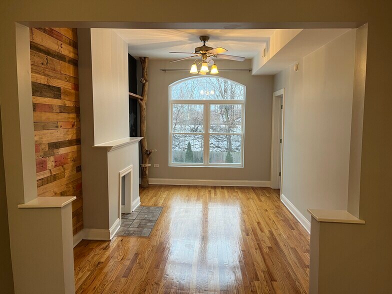 Building Photo - 6444 S Dorchester Ave