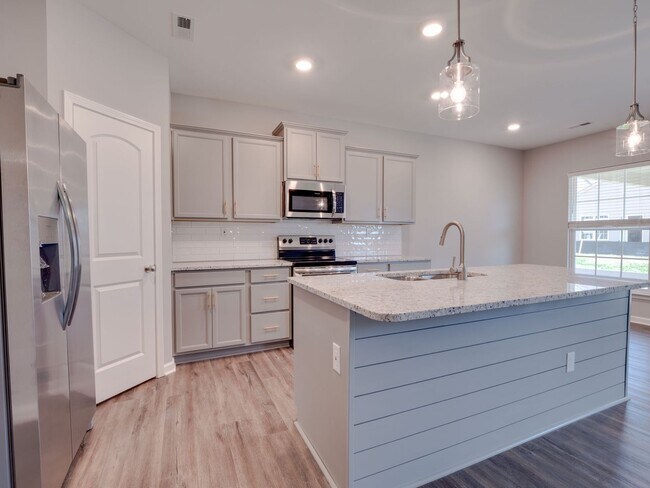 Building Photo - Stunning 2022 Build in Lexington!