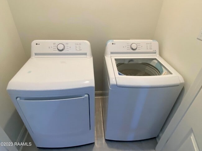 Building Photo - 8550 Cat Rd