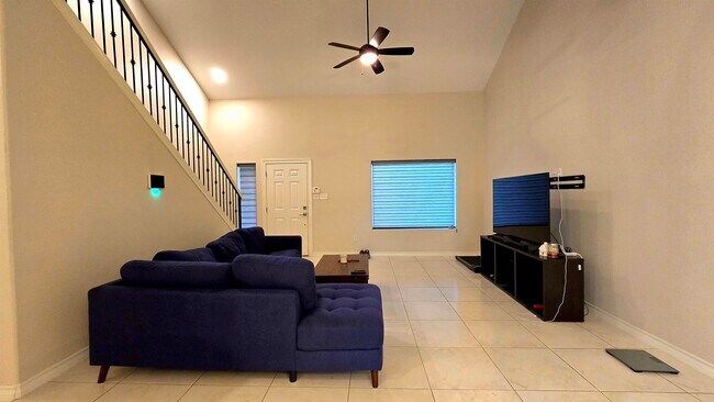 Building Photo - 6007 Vero Dr