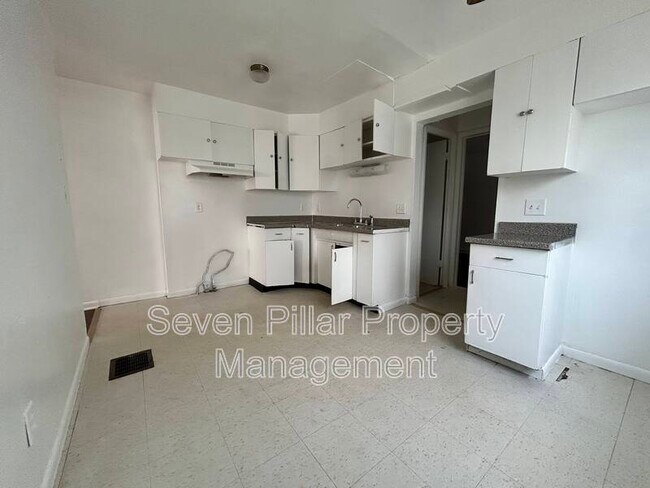 Building Photo - 339 S Napoleon Ave