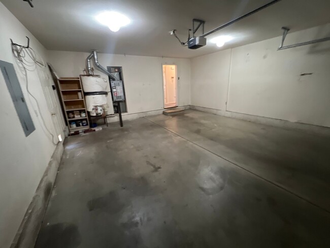 Building Photo - NE 2.5 Bath 2-Story, Den/Office, Gas Heat/...