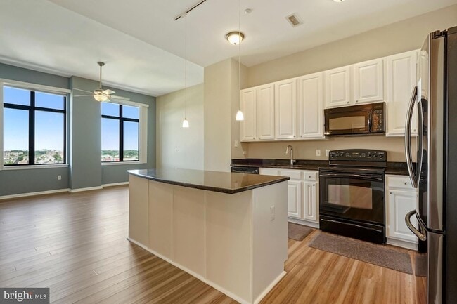 Building Photo - 2720 S Arlington Mill Dr