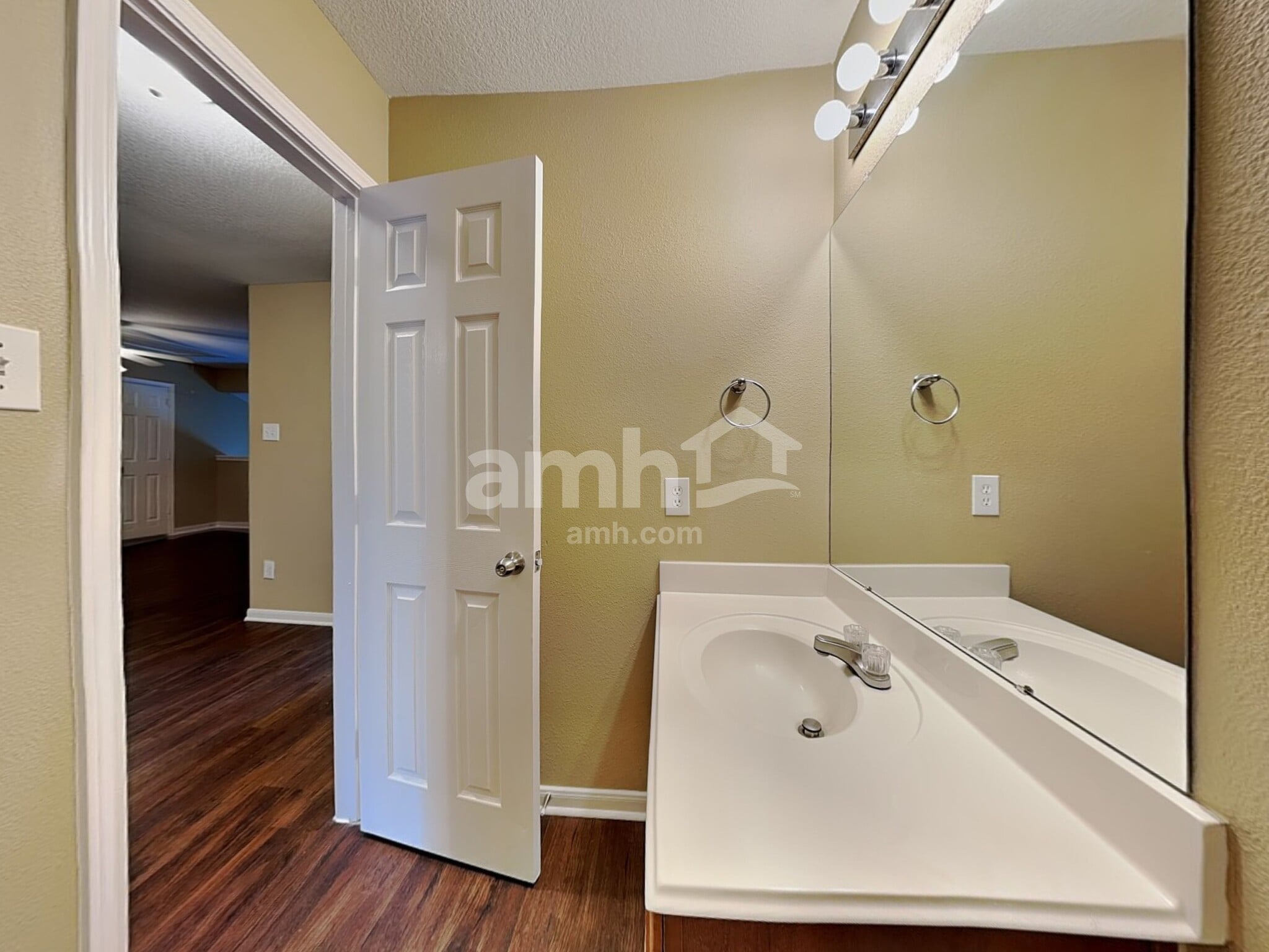 Building Photo - 22927 Lily Creek Dr