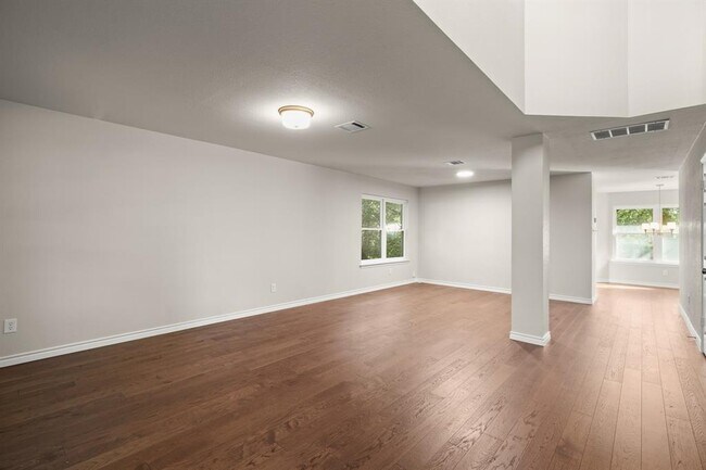 Building Photo - 17841 Park Valley Dr