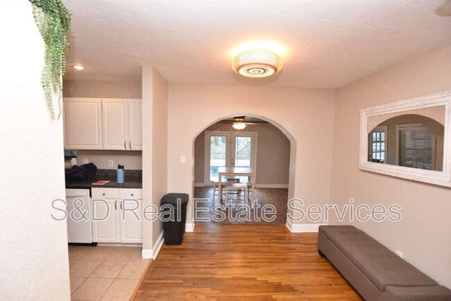 Building Photo - 3133 S Polk Ave