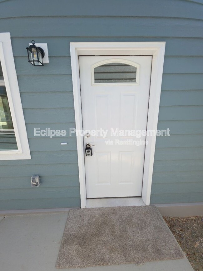 Building Photo - 2839 Elm Ave