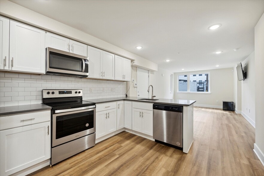 Building Photo - 1519 N Sydenham St