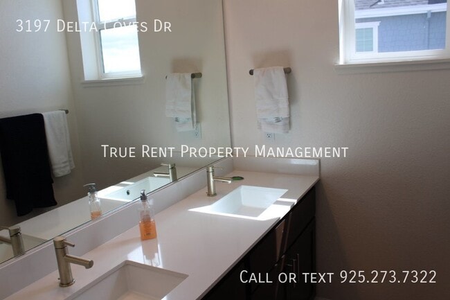 Building Photo - Gorgeous 5 Bed, 3 Bath in Highly Desirable...