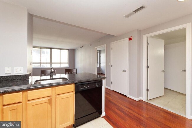 Building Photo - 355 I St SW