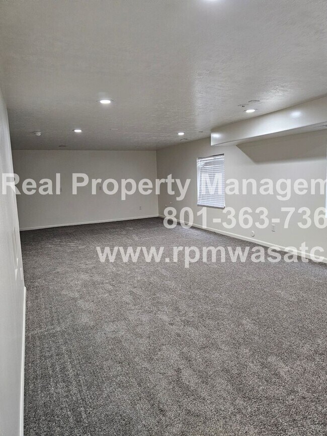 Building Photo - Come Check Out This Newly Updated 5 Bedroom 3 bathroom Home in South Jordan!