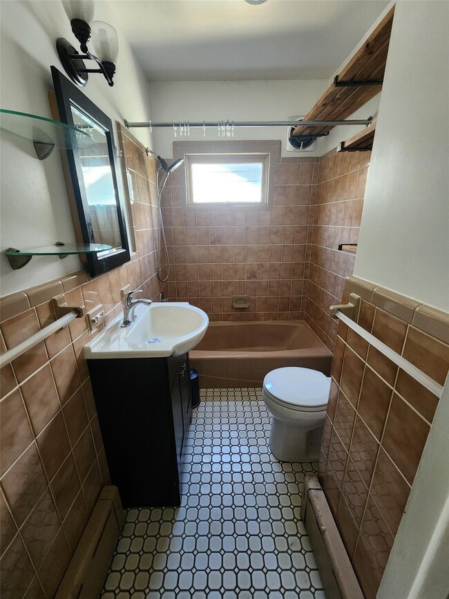 Building Photo - 1208 NY-9G