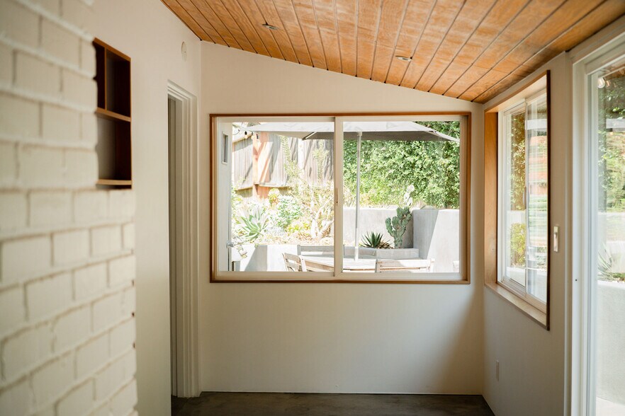 Building Photo - 846 Silver Lake Blvd