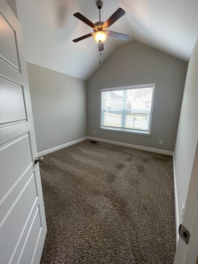 Building Photo - 4 Bedroom + Finished Basement for Rent in Ooltewah