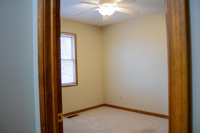 Building Photo - 2 bedroom in Yorkville IL 60560