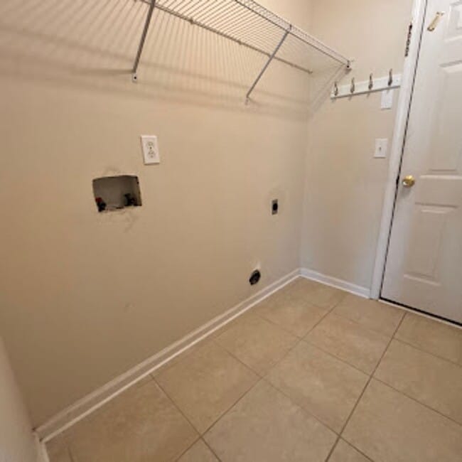 Building Photo - Spacious 3-Bed, 2-Bath Home. Patio. Amenities. Located just minutes from St Johns Town Center and...