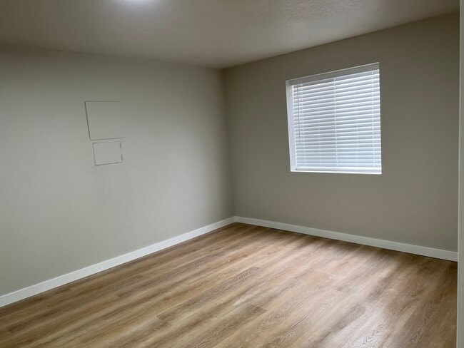 Building Photo - 2136 Theresa Cove