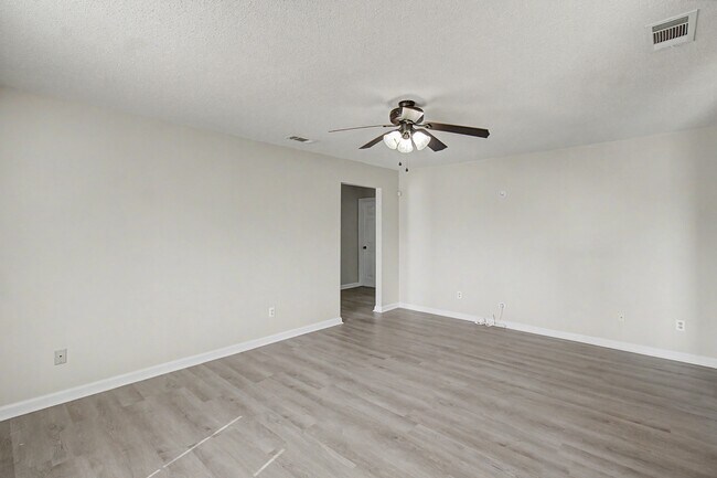 Building Photo - 1651 Latham Ct