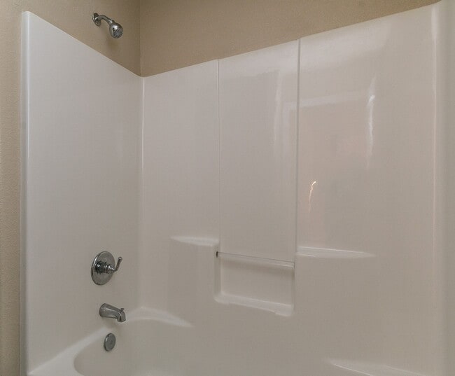 Building Photo - Two Bedroom Townhome in Tradewinds