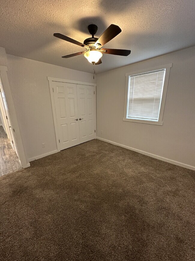 Building Photo - "Charming Little 2-Bedroom Gem on North 5th Street with Elegant Granite Touches!"