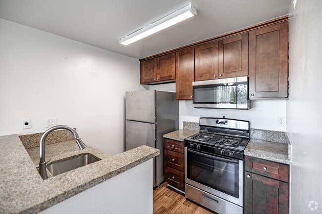 Kitchen - Gilbert Court Apartments