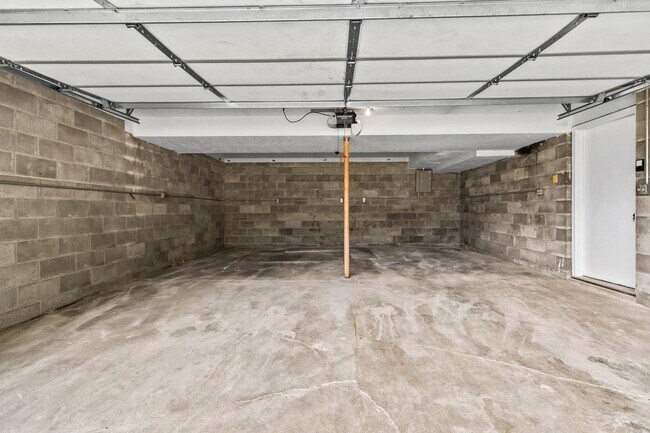 Building Photo - 5106 N 128th St
