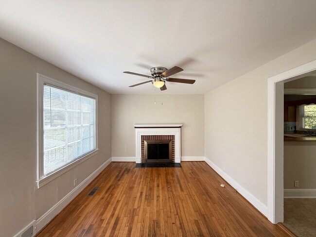 Building Photo - 1320 Miller St