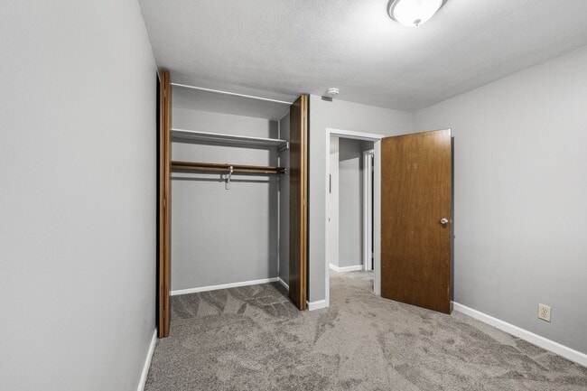 Building Photo - Spacious 2BR/1Bath Available Now!