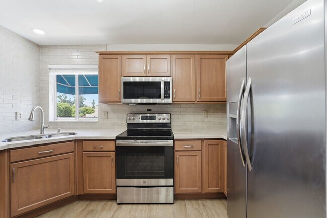 Building Photo - Fully Updated 2 Bed Mesa Condo | Quartz Counters + Pool & Spa