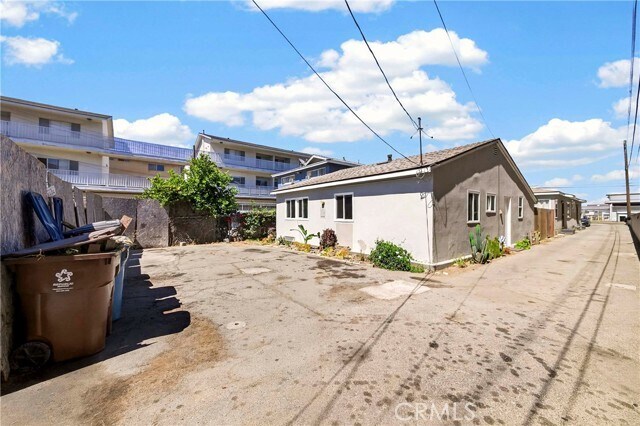 Building Photo - 13717 Yukon Ave