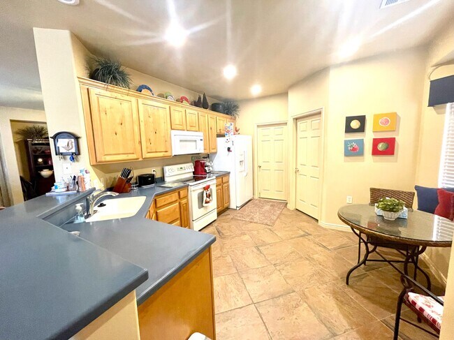 Kitchen - 4369 S Aspen Glow Dr