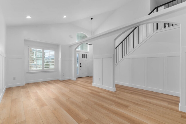 Building Photo - 196 E Water Ln