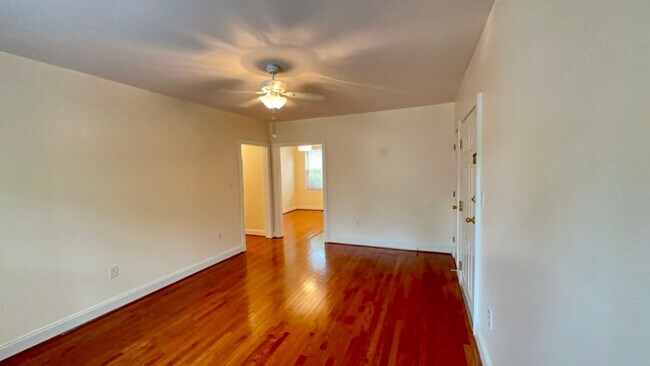 Building Photo - Bright & Modern 1-Bedroom Condo in Heathwood Court – Walkable & Inviting ~ Available May 2026!
