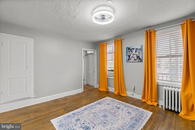 Building Photo - 15 E 4th St