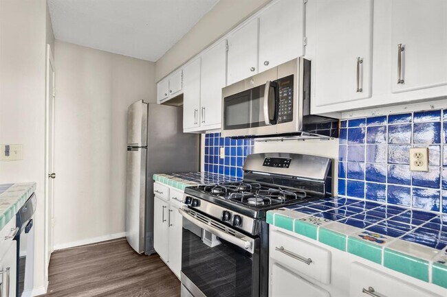 Building Photo - 6726 Lancret Hill Dr