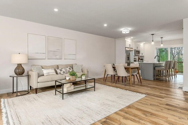 Building Photo - 27 Birch Hl Ln