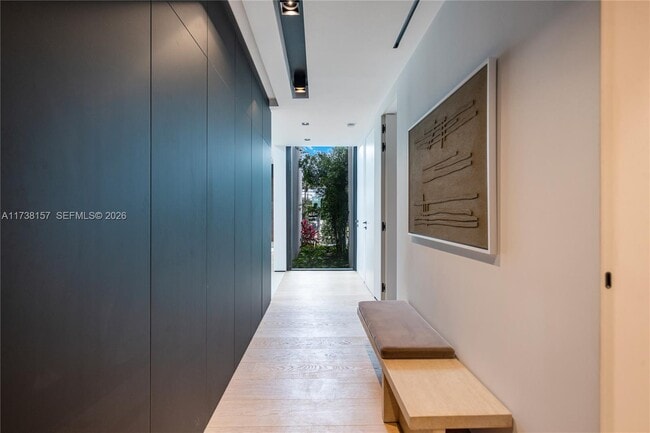 Building Photo - 1369 N Venetian Way