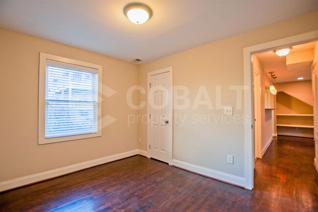 Building Photo - 626 Irwin St NE