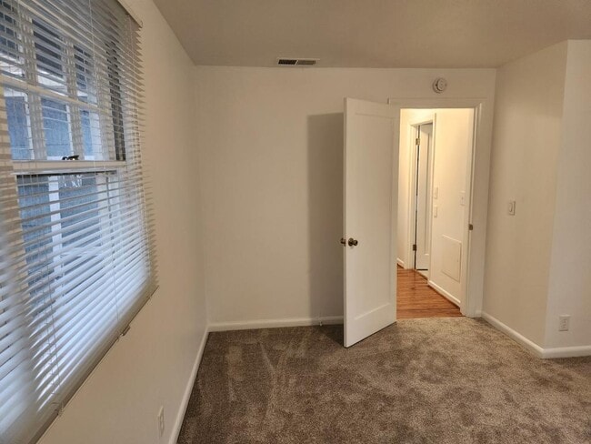 Building Photo - 16350 SE Vineyard Ln