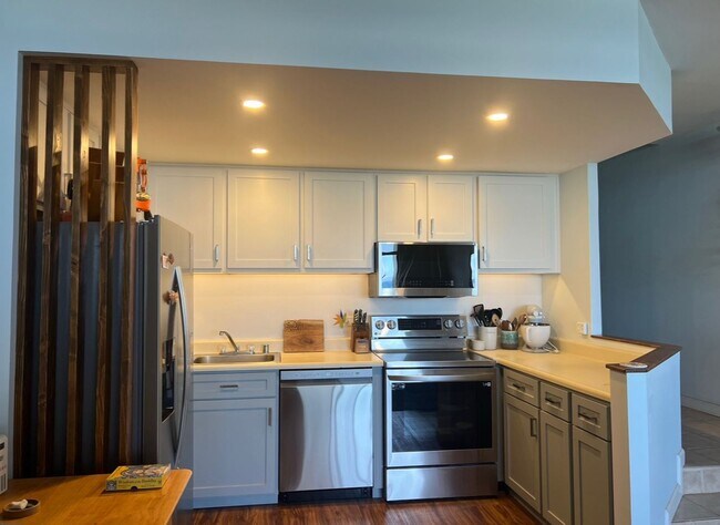 Building Photo - 3875 Lower Honoapiilani Rd