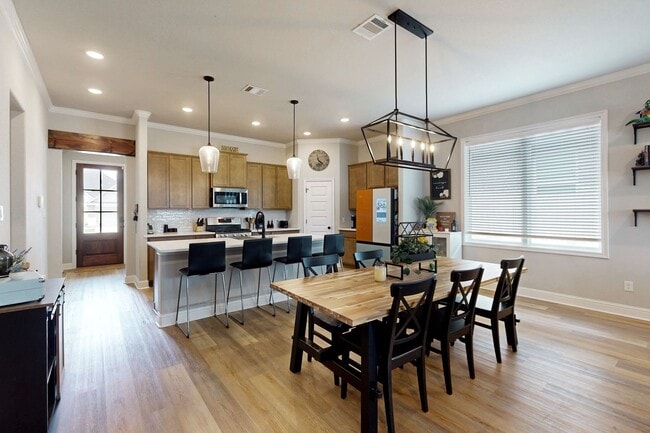 Building Photo - Spectacular Home in Southern Pointe!!