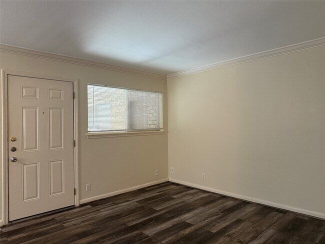 Building Photo - 1530 Heights Blvd