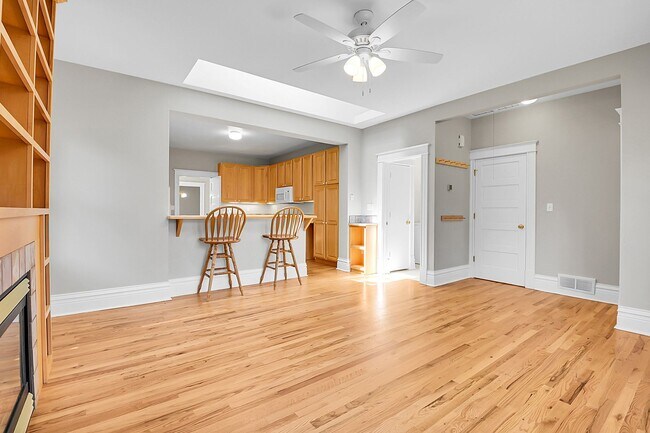Building Photo - ONE block to OBSERVATORY PARK! great DU lo...