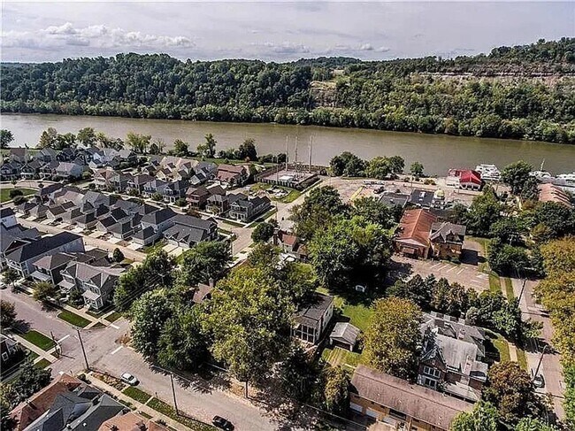 Building Photo - 4 Bed 3 Bath in Oakmont